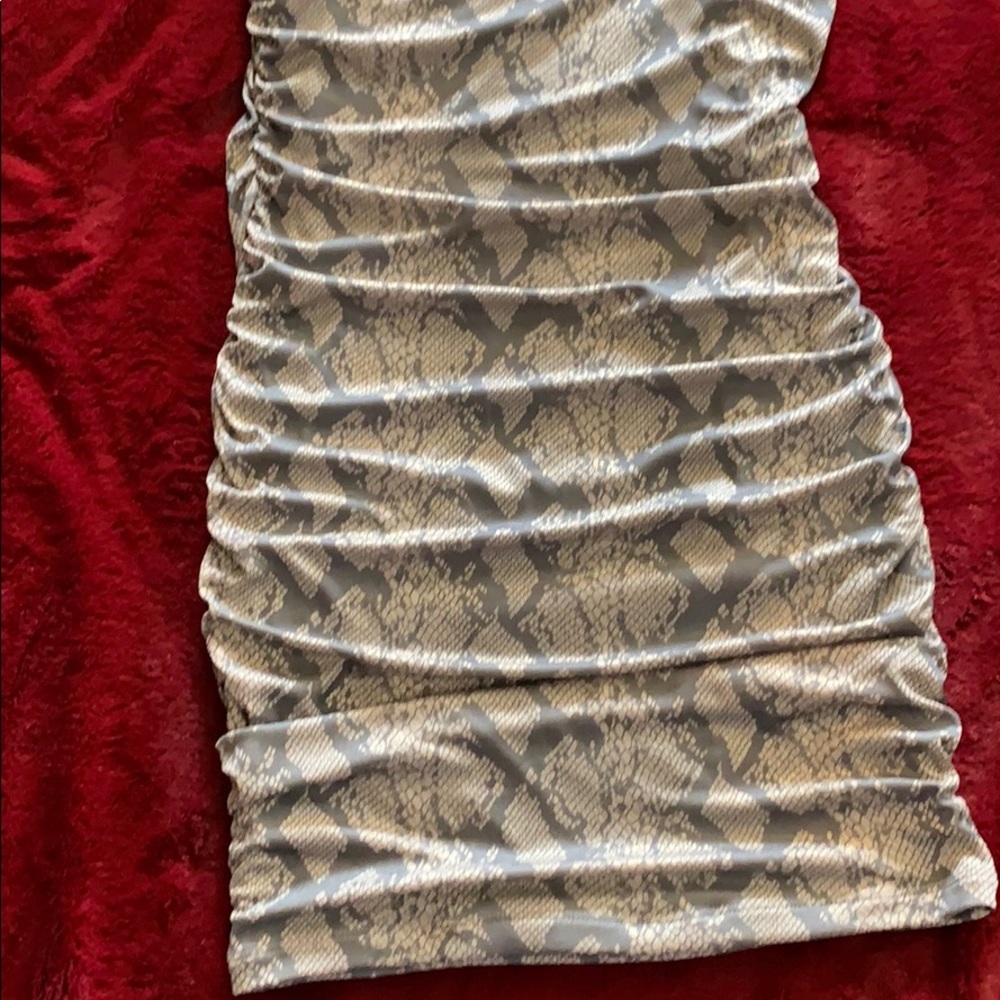Dress - Picture 2 of 7
